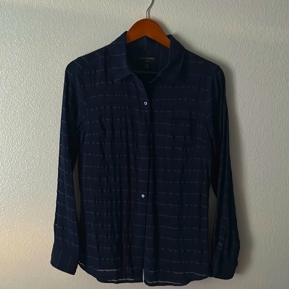 Women’s Banana Republic dress shirt